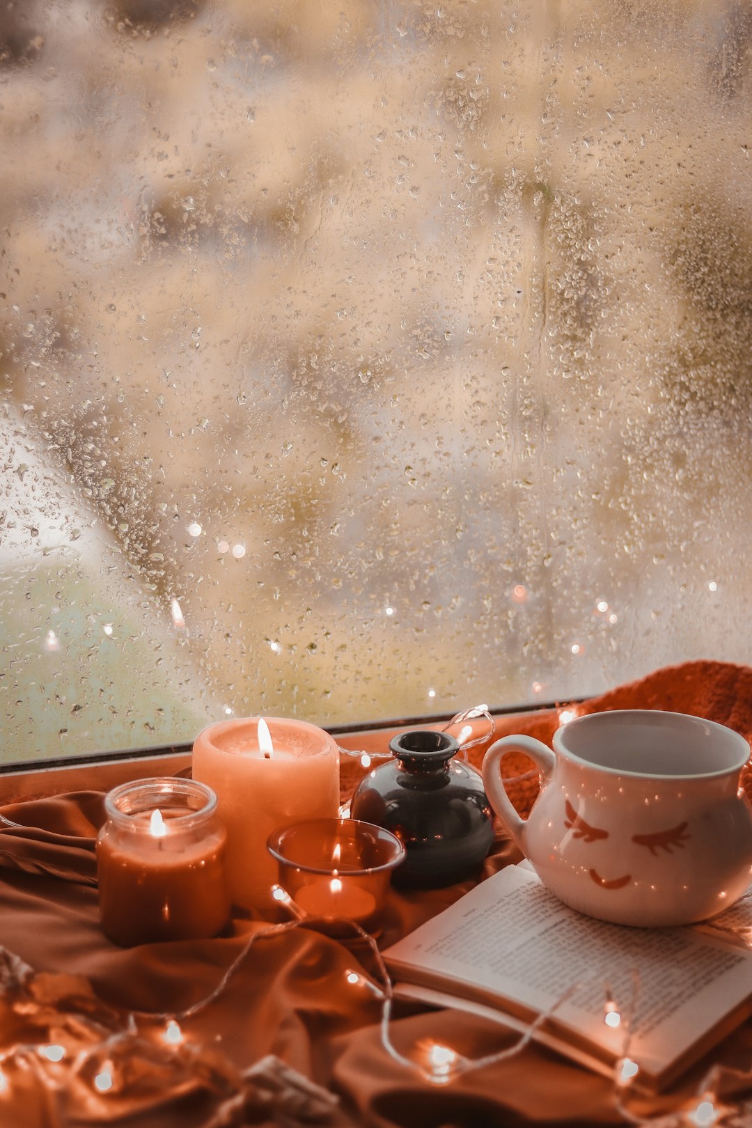 It’s 7 A.M. and Still Pitch Black: 6 Cozy Ways to Survive Dark Fall Mornings (Without Becoming a 5 A.M. Person)